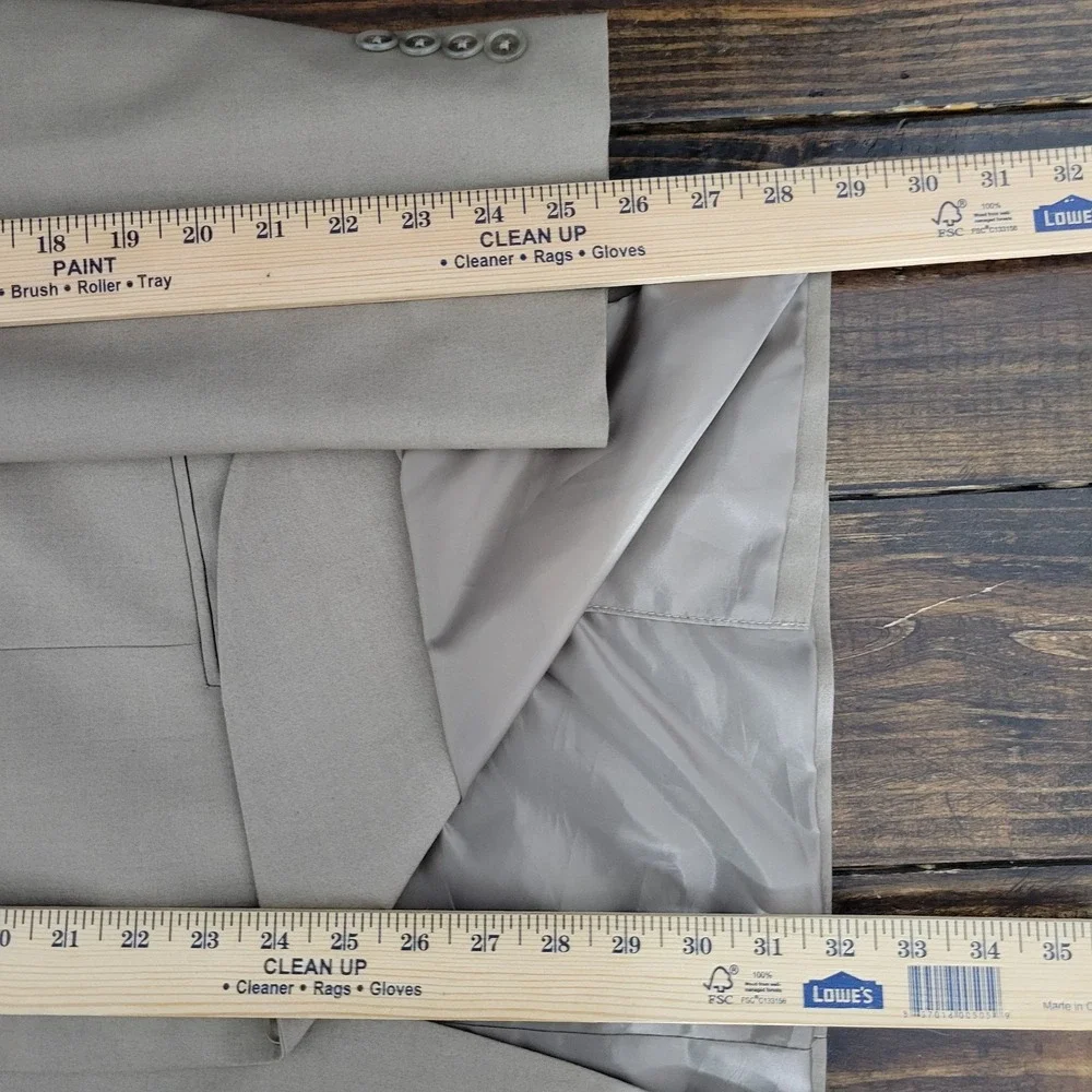 Andrew Fezza‎ Men's Sport Coat Blazer Two Button Beige Polyester Blend Size 44L